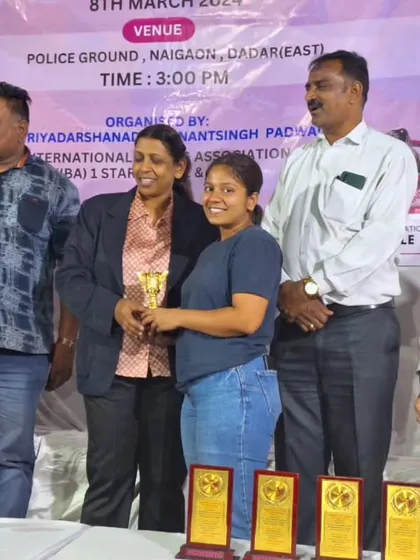Vaishnavi Pawar receiving her silver medal at the Women's Day "Pink Power" tournament.