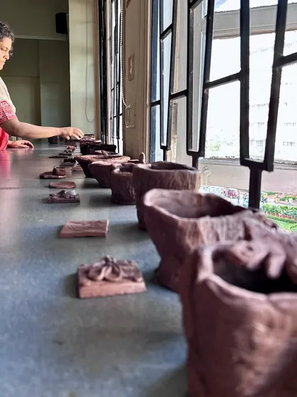 The results of a workshop with architecture students, their hand-built clay pieces drying by the window. Each piece reflects a unique exploration of form and material.