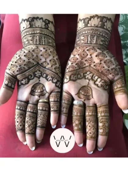 Another lovely design for a wedding guest, featuring jhumka (earring) motifs.