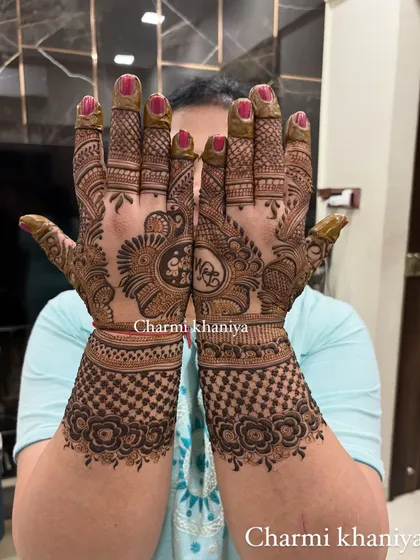 A fantastic example of a traditional but fancy design. The checked pattern, or 'jaali', gives a beautiful texture, while the central motif can even include initials for a personal touch.