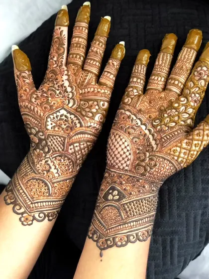 A classic bangle-length design. The pattern is dense on the palms and extends just past the wrist, like a beautiful cuff.