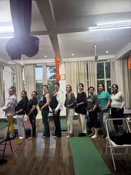 This is what sisterhood looks like. A snapshot from one of my prenatal classes, where a group of strong mothers-to-be share their journey, support each other, and grow together. You are not alone on this path.