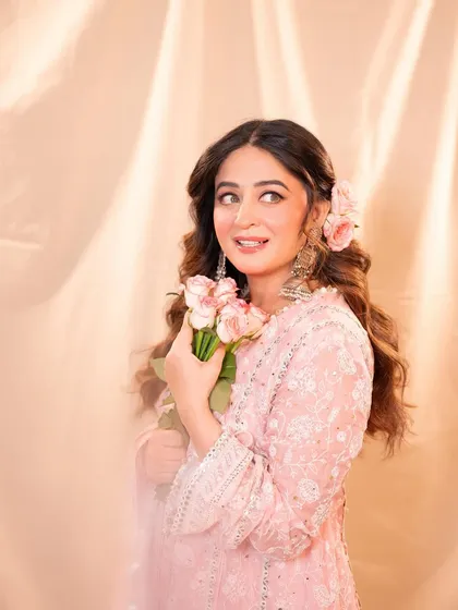 Another beautiful shot of Mahhi Vij. The organza fabric gives the kurta set a dreamy, ethereal quality.
