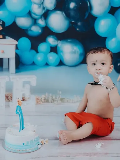 A first birthday is a huge milestone, and what's a party without a little cake? Cake smash sessions are a wonderfully fun and messy way to celebrate your baby's big day and capture their delightful personality.