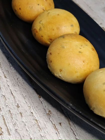 Another shot of the golden-brown aloo buns, ready to be enjoyed.