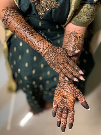 A detailed shot of Rutuja's bridal mehendi, showing the beautiful symmetry and the rich brown color of the fresh henna paste.