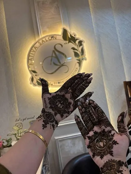 I love creating elegant mandala designs like these. They serve as a beautiful centerpiece on the palm, with detailed patterns extending to the fingers. This style is perfect for clients who want a balanced and sophisticated henna look.