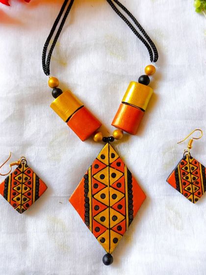 Here is the diamond-shaped pendant set in a warm orange and yellow combination. The clean lines and simple design make it ideal for office or casual wear.