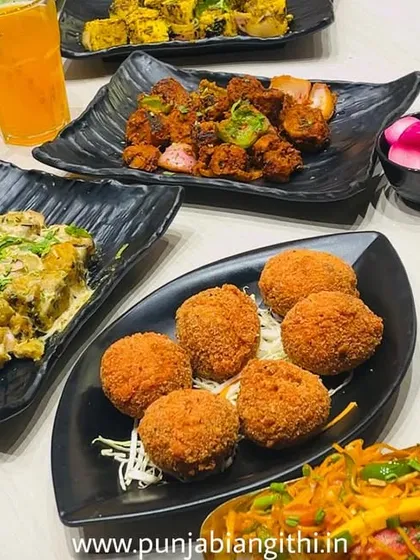 POV: You and your friends are in the middle of a tense super-over. This is the feast in front of you. My match-day spreads include everything from spicy tikkas and crispy spring rolls to creamy chaap and fresh mocktails.