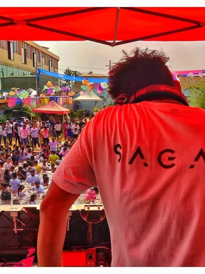 There is nothing like the energy of a festival crowd. Here I am, taking in the massive turnout at the Rang De Bengaluru Holi festival, ready to drop the beats for thousands of people.