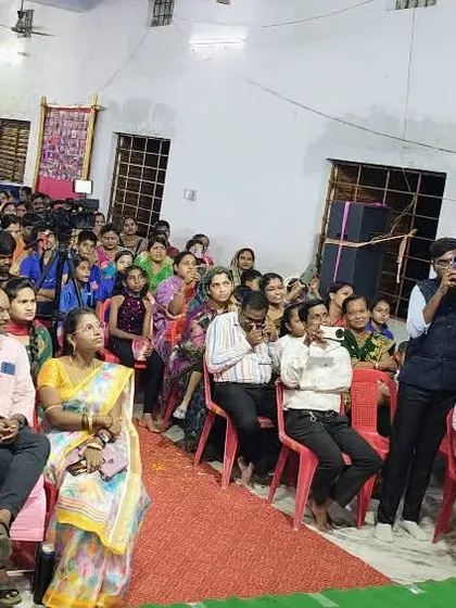 The energy in our seminars is electric. Here I am, addressing a packed hall of engaged parents and students in Orissa. We don't just talk at you; we interact, we involve, and we inspire everyone in the room to think differently about education.