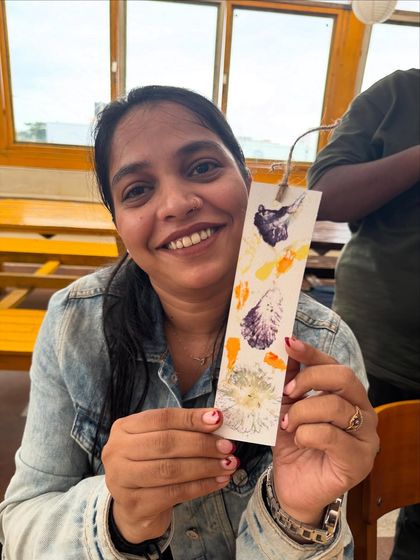 This lovely bookmark, adorned with the imprints of various flowers, is a perfect example of the beautiful and personal items you can create in my Tatakizome workshop.