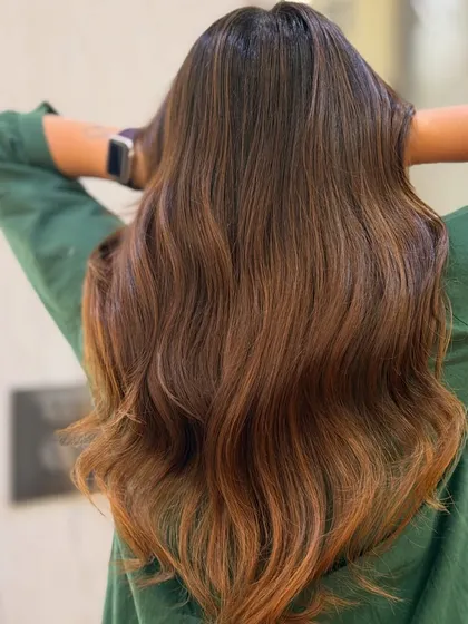 A beautiful back shot of our signature Cinnamon Brown shade. Notice the seamless blend of tones and the healthy, glossy waves. This is a perfect example of a warm, rich color that beautifully complements Indian skin tones.