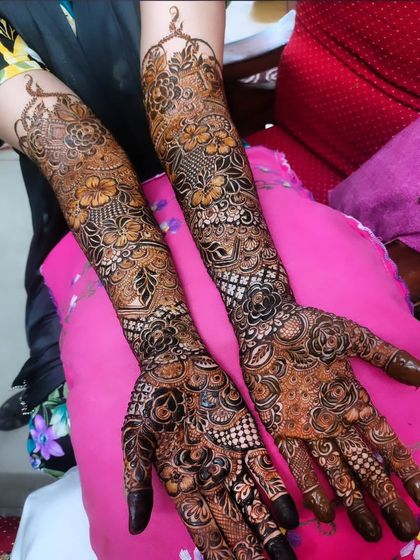 Hajira Mehendi Artist - Mehndi Art Classes & Workshops Elaborate Bridal Mehndi photo 22