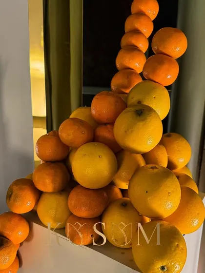 A celebration of nature's abundance. This artistic fruit tower of oranges and grapefruits is a sensory journey, with the refreshing scent of citrus filling the air. It's a unique and healthy centerpiece for any event.