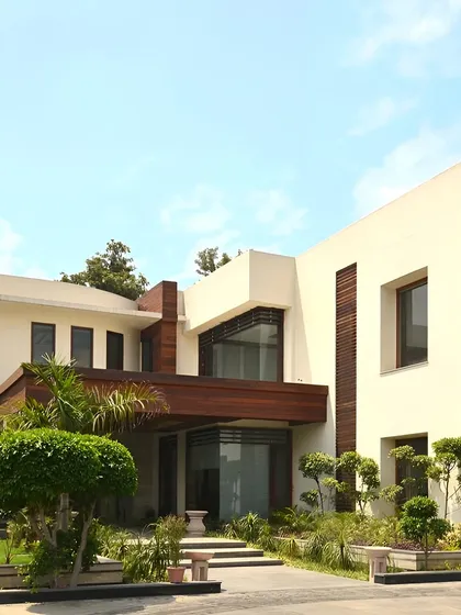 An elegant fusion of modern design and nature. This facade features clean, precise right angles complemented by lush greenery, while the wooden accents add warmth. Though completed 10 years ago, its timeless design continues to inspire.