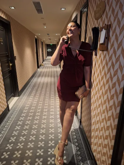 A fun, candid moment in a hotel corridor. This simple maroon dress is a versatile piece that works for many different occasions.