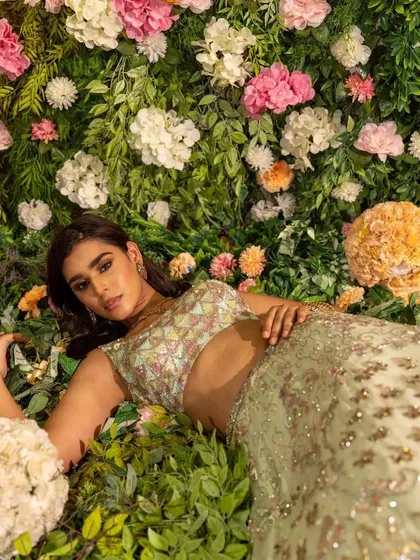 A beautiful overhead shot, creating a "bed of flowers" effect that is both artistic and romantic.
