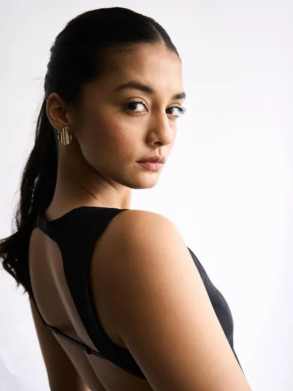 This is a perfect example of my signature clean beauty style. I created a flawless, dewy skin base and paired it with a sharp, sleek ponytail for a polished and modern test shoot. This look is ideal for portfolios, lookbooks, and minimalist campaigns.