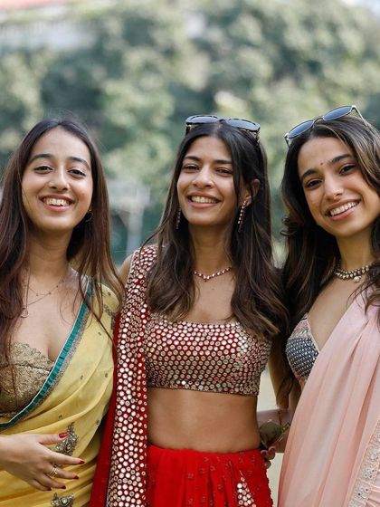 A beautiful moment with a bride and her bridesmaids. Let me help weave your bridal dreams into reality with custom jewellery for you and your loved ones.