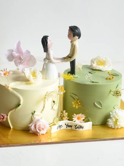 Elegant Wedding & Engagement Cakes photo 7