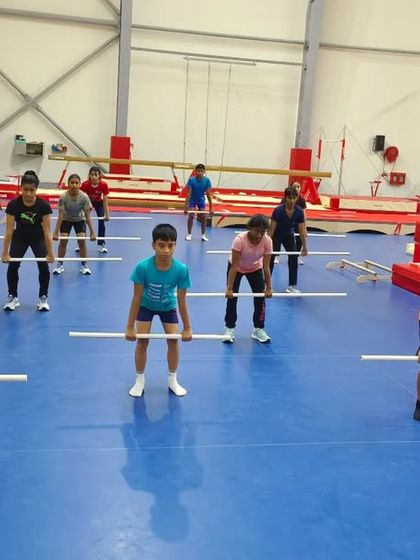 Teaching the basics of the deadlift movement to young athletes. Proper technique from a young age is the best way to ensure safety and maximize future strength gains.