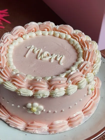 Another one of my Mother's Day bento cake designs, featuring intricate pink and white piping. It’s a beautiful way to show your appreciation.