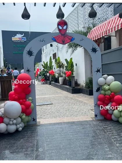 Another view of the Spider-Man entrance arch, providing a great first impression for the young guests arriving at the party venue.