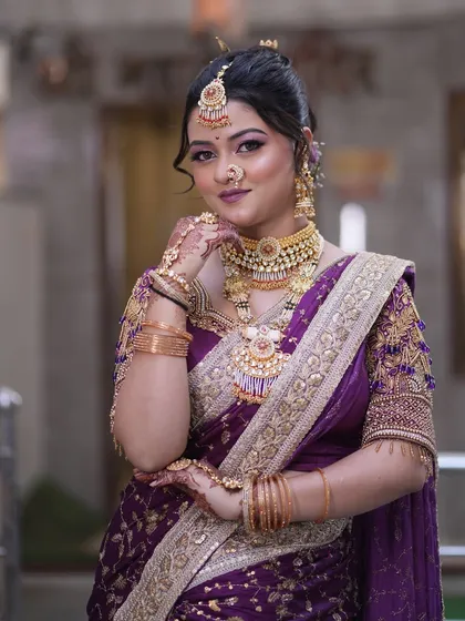 This stunning Maharashtrian bridal look is a perfect example of the professional quality my students learn to achieve. We focus on creating elegant, traditional, and flawless makeup that makes every bride feel like a masterpiece.