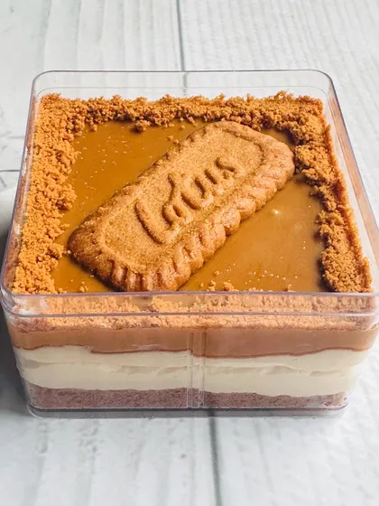 This assorted dessert tub gift box is perfect for any occasion. It includes four of my most-loved flavors: Lotus Biscoff Cheesecake, Tiramisu Tres Leches, Chocolate Overload, and Choco Nutella Mousse with Strawberries.