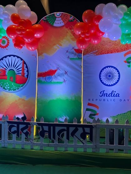 A festive balloon arch in the colors of the Indian flag, with a backdrop that says "Vande Mataram". This is a cheerful and popular choice for community celebrations on Republic Day or Independence Day.