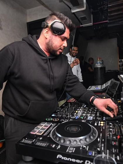 Behind the Decks: The Art of the Mix photo 45