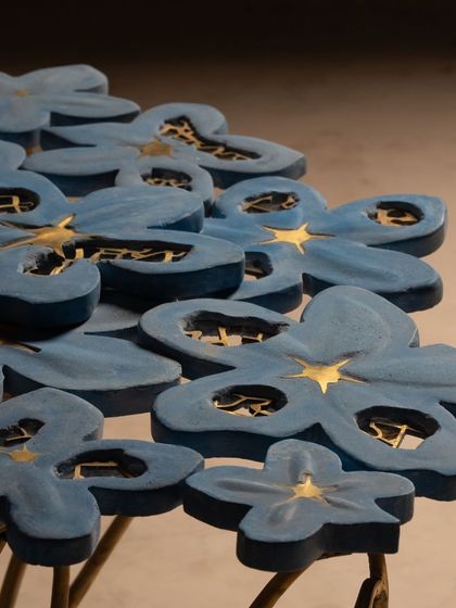 Another detailed shot of the Gul Table's concrete flowers. The varied shapes and the subtle texture of the concrete give each petal a unique character, mimicking the beautiful imperfections of nature.