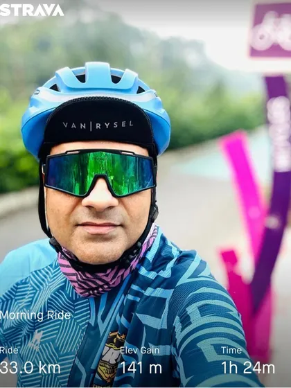 A selfie from a 33km morning ride. A great way to start the day.