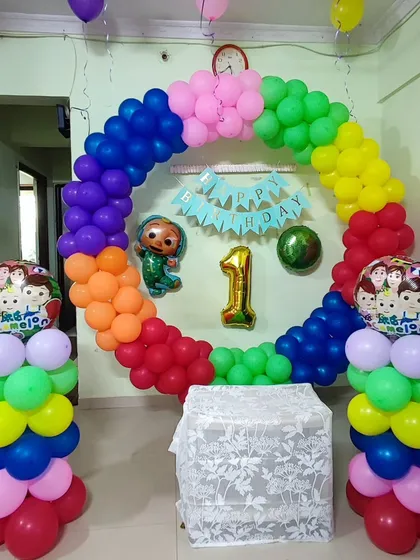 This is a Cocomelon theme I did for a first birthday party. It features a full circular balloon arch in rainbow colors, character cutouts, and matching balloon pillars, turning the living room into a fun, themed play area for the little one.