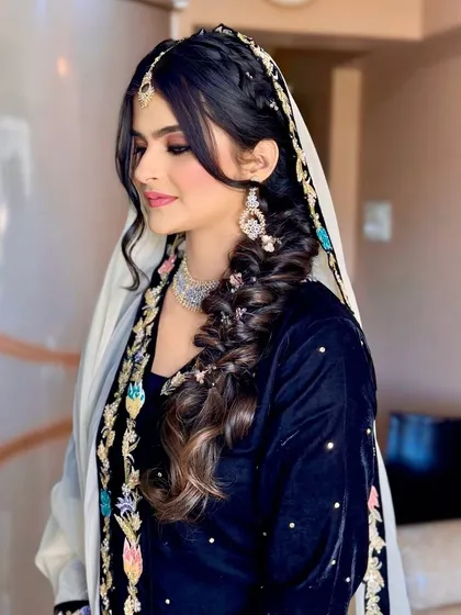A beautiful Roka look with a side-swept fishtail braid, a romantic and elegant choice.