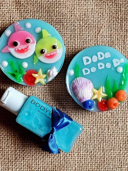 A fun Baby Shark themed gift set, including two detailed soaps and a matching blue body wash.