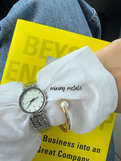 A small detail from my day: mixing metals. A silver watch with a gold and pearl bracelet is a chic way to show that style rules are meant to be broken. Accessories are all about personal expression.