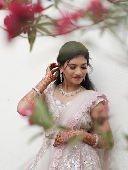 This artistic shot through flowers shows how a soft glam look can be styled for beautiful, professional photos. Posing and composition are key elements I discuss in my mentorship.