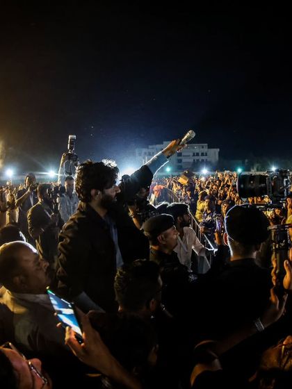 Mithoon interacting with the audience, who are all capturing the moment on their phones.