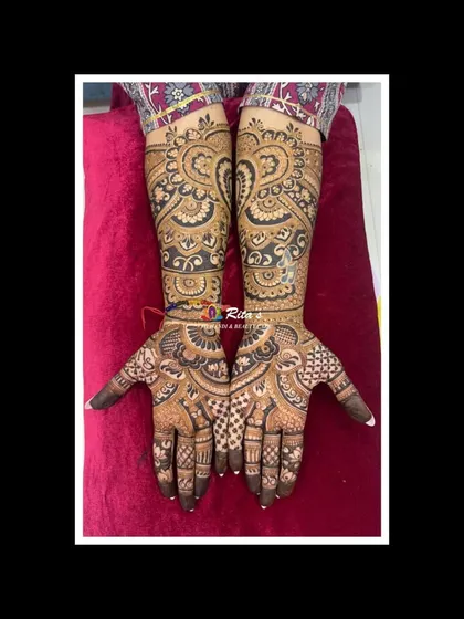 Another angle of the intricate Dubai-style design.