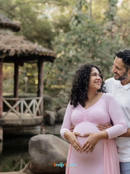 I love this pose, with both parents making a heart shape on the baby bump. It’s a super sweet way to show their love for their little one on the way.