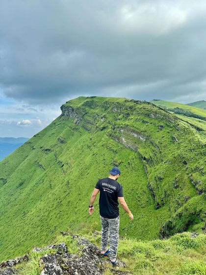 On the edge at Z-Point, Kemmangundi. This viewpoint is a key part of our Explore Chikmagalur 2.0 trip, offering thrilling views.
