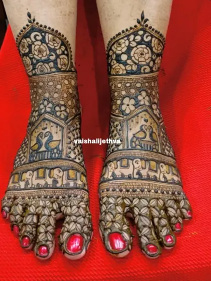 A royal design for bridal feet. This mehndi features swans and elephants within traditional frames, with a beautiful floral band at the ankle.