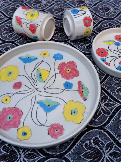 Art for your table. This is a custom, hand-painted dinner set for one, featuring a playful wildflower design. I can create bespoke tableware like this to bring a personal touch to your meals.