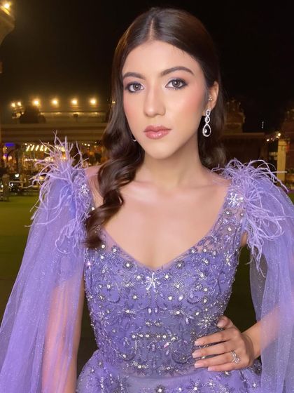 Totally crushing on this lavender look. The soft, wavy hair and subtle makeup are perfect for an engagement or reception, creating a dreamy and ethereal vibe.