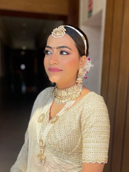 Elegant Buns & Updos photo 34