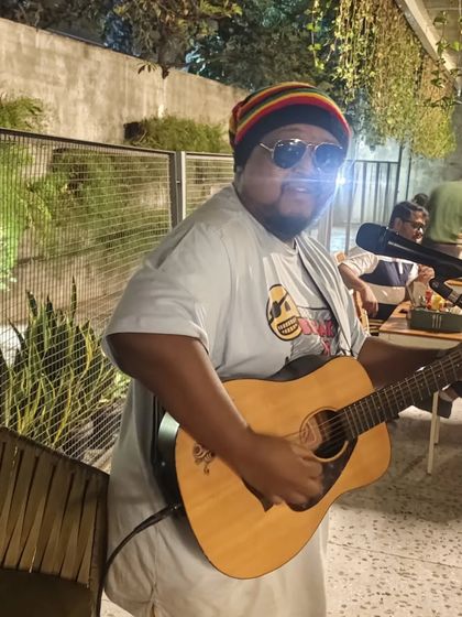 Loysum - Acoustic & Unplugged Performances On Stage: Live Gigs & Events photo 22