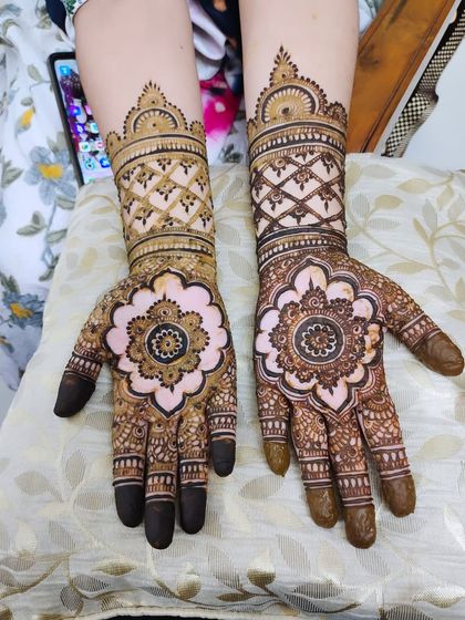 Hajira Mehendi Artist - Mehndi Artist Services Modern & Minimalist Designs photo 39