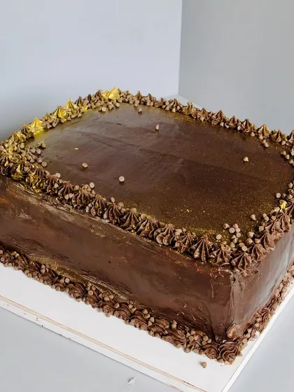 Keeping it classic for a corporate indulgence. This rich chocolate cake is layered with smooth ganache and a generous sprinkle of dark choco chips. It's simple, elegant, and irresistibly good.